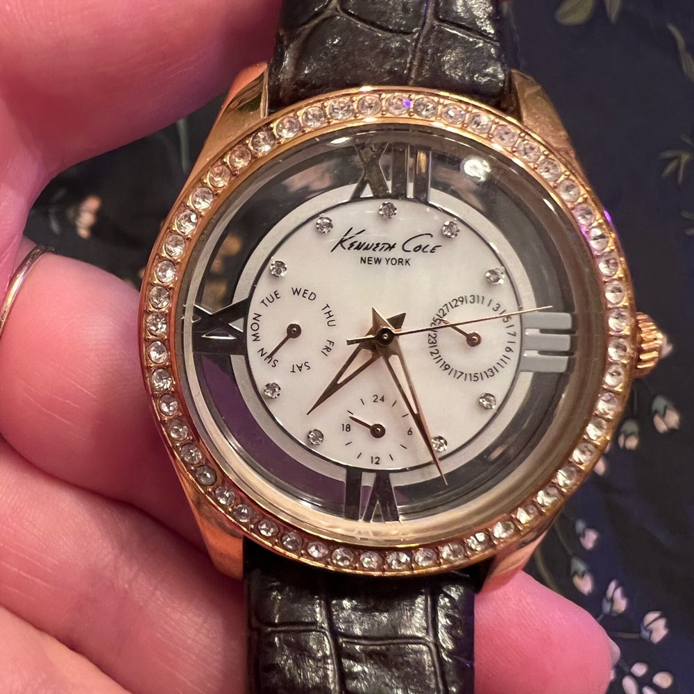 Kenneth Cole Watch - Picture 1 of 3